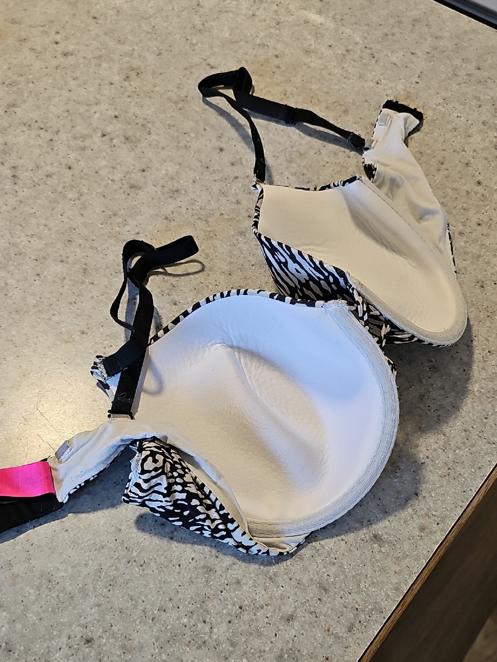 La SENZA 36D Black and White Hook-and-Eye Bra - Picture 3 of 6
